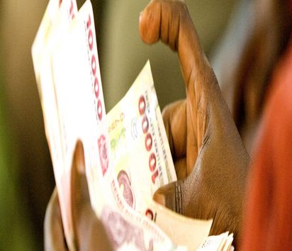 Gruppentreffen der AFREDA Guppe in Kidatu. Neue Kredite werden ausgezahlt, Probleme diskutiert.AFREDA - Kleinkredit-Projekt in Tansania